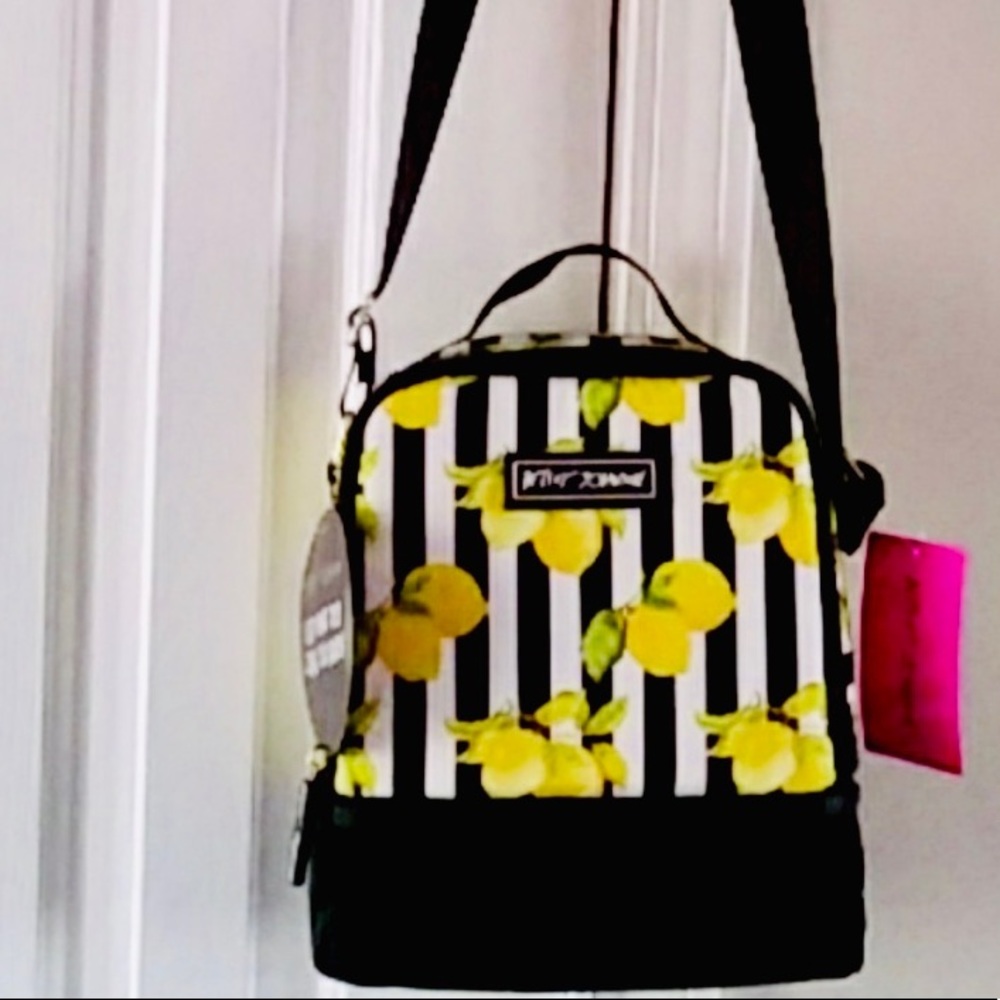 Lunch tote. Lemons!!! Hot item! - Picture 4 of 7
